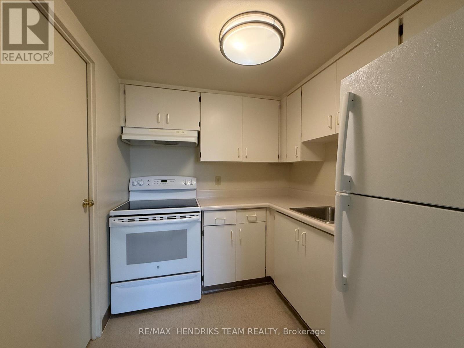 202 - 234 Oakdale Avenue, St. Catharines, Ontario  L2P 2K6 - Photo 2 - X13657798
