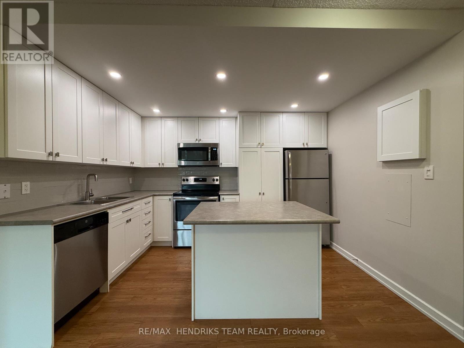 201 - 234 Oakdale Avenue, St. Catharines, Ontario  L2P 2K6 - Photo 2 - X13657820