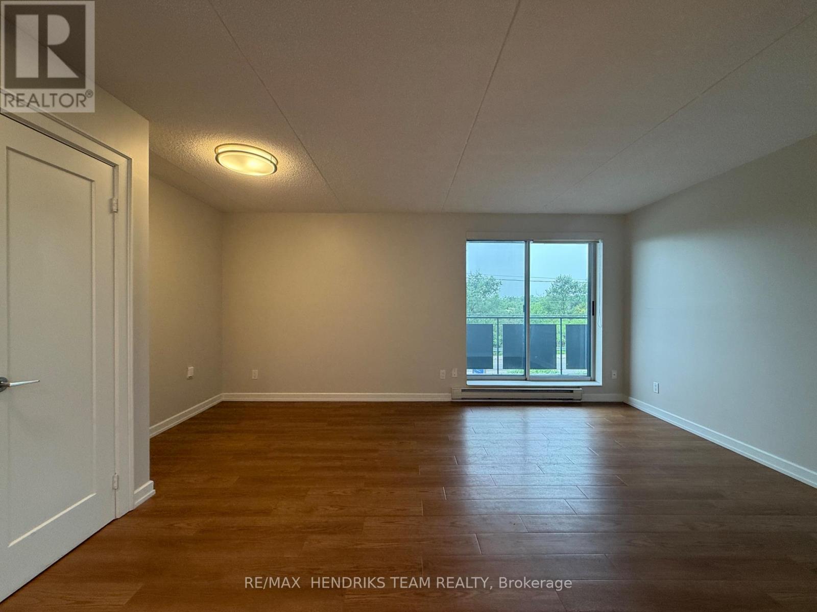 201 - 234 Oakdale Avenue, St. Catharines, Ontario  L2P 2K6 - Photo 3 - X13657820