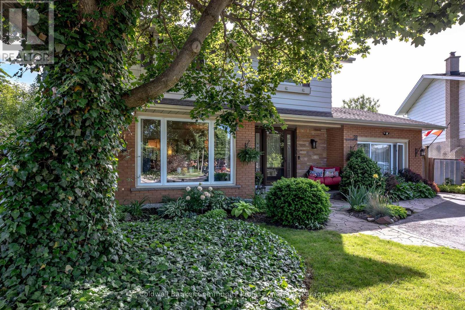 28 Ramsgate Drive, Hamilton, Ontario  L8G 3V5 - Photo 2 - X13657938