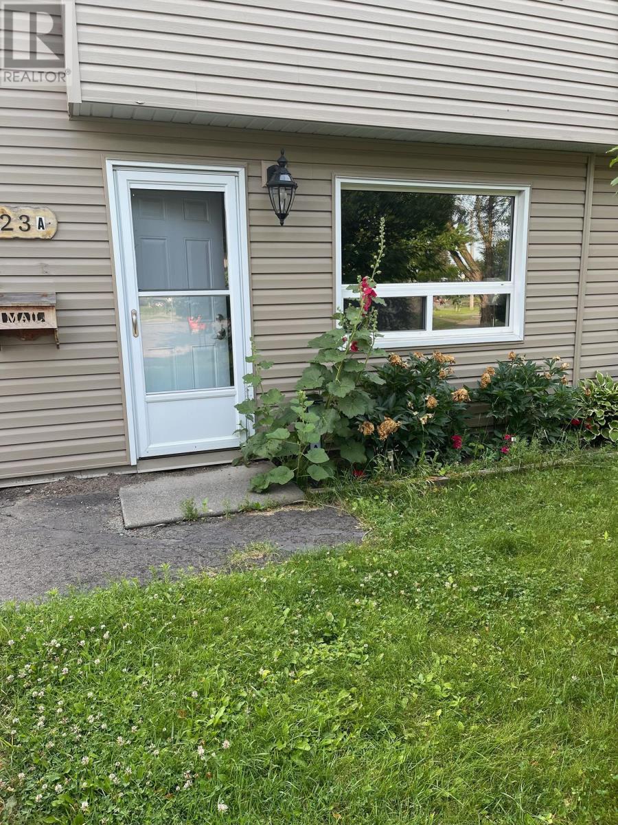 323A WENTWORTH CRES, Thunder Bay, Ontario