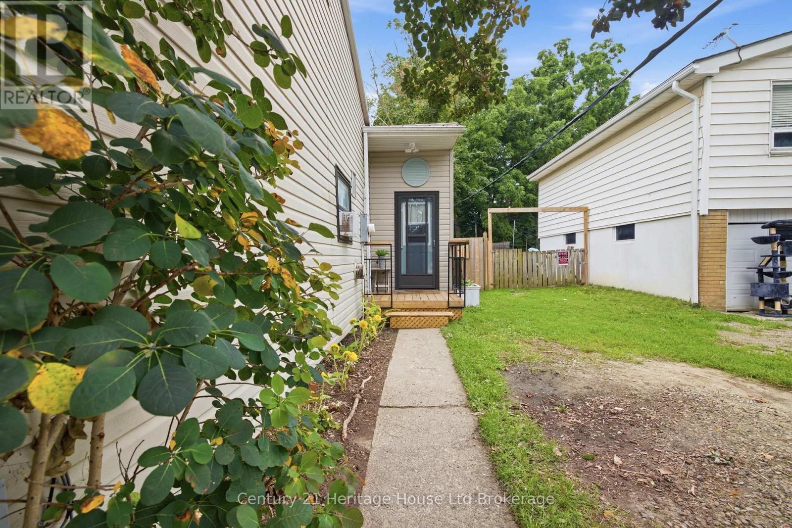 674 Hayball Street, Woodstock, Ontario  N4S 4Z4 - Photo 2 - X13657836