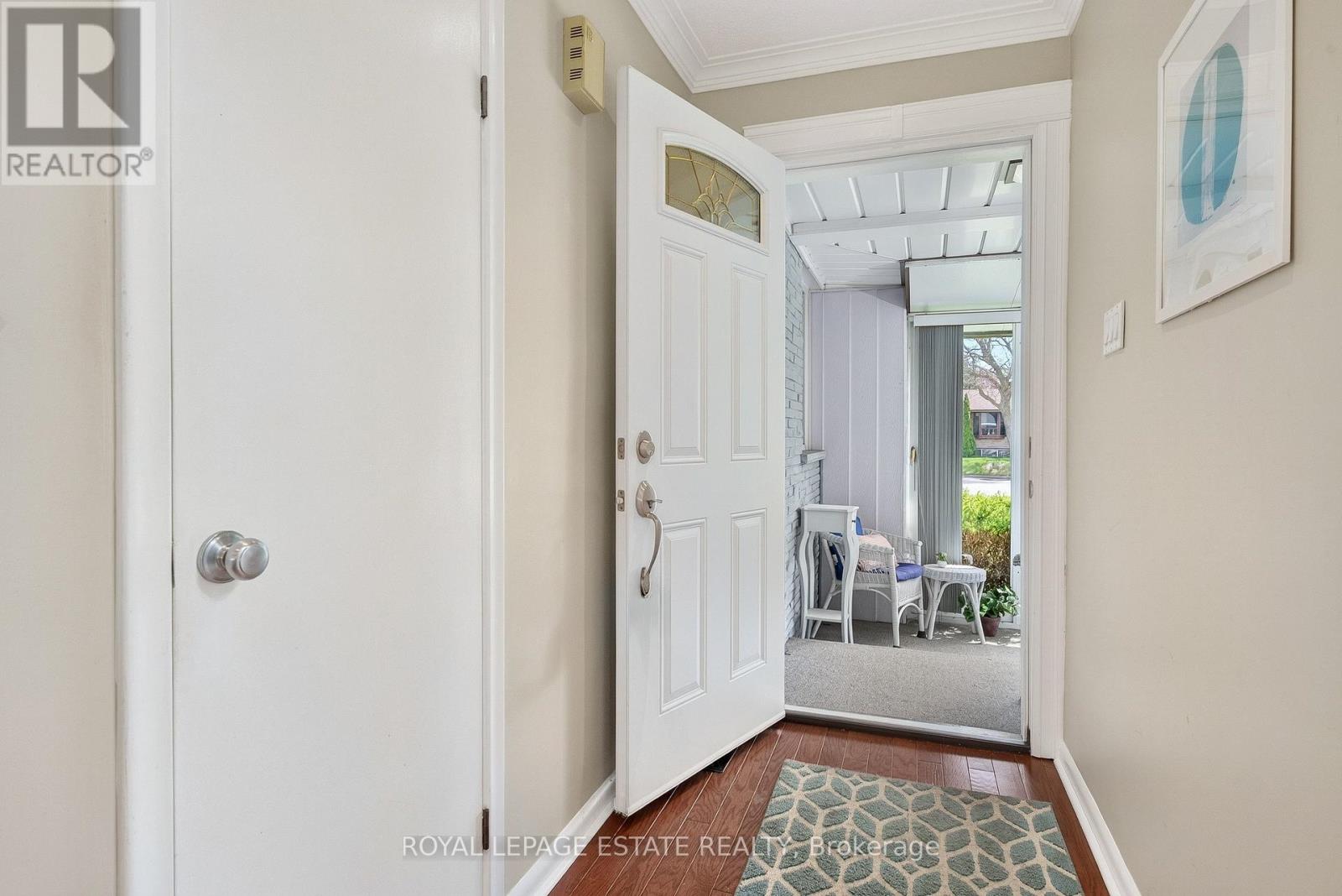 8 Wallbridge Court, Toronto, Ontario  M2R 1W1 - Photo 6 - C13152900