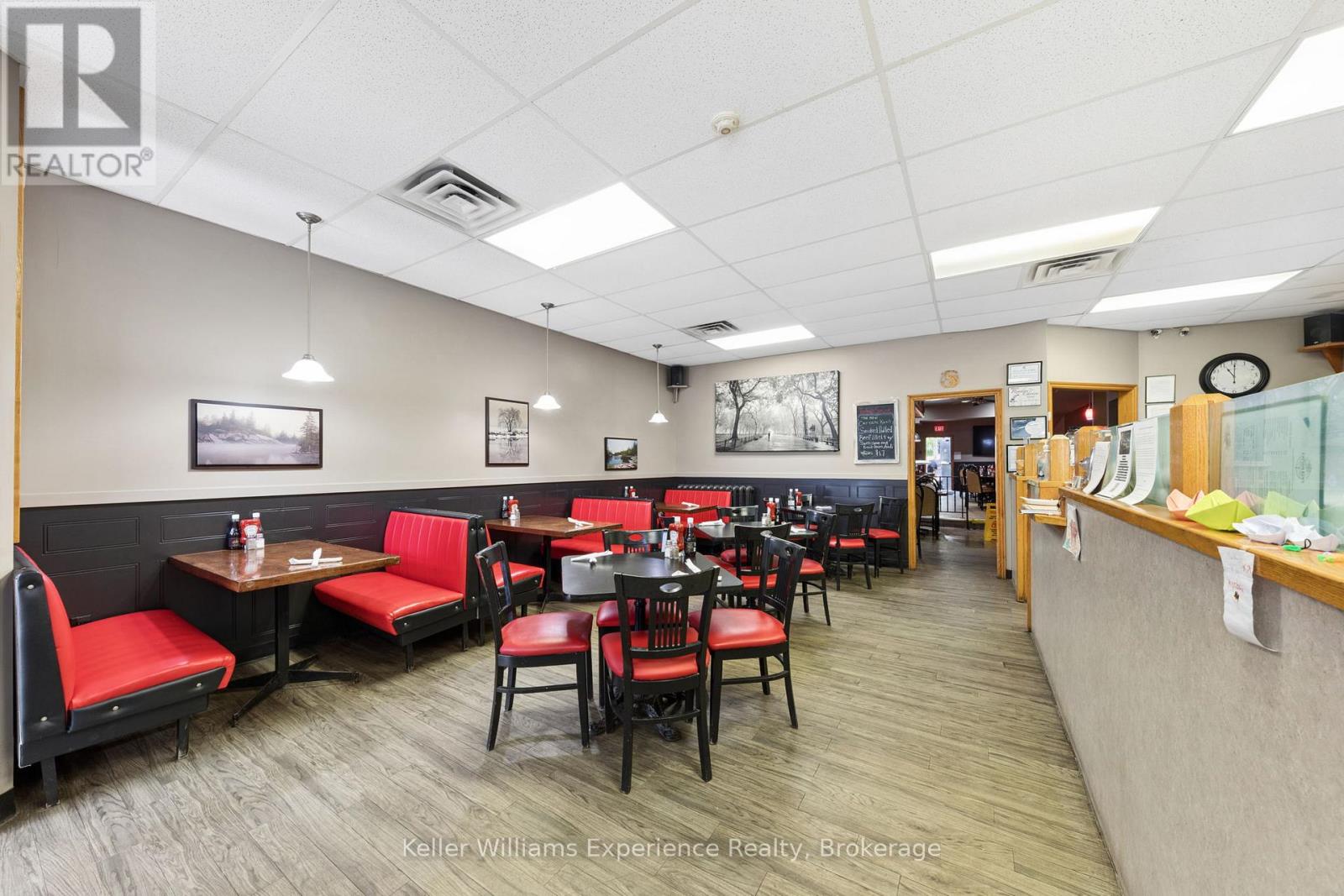 70 Main Street, Penetanguishene, Ontario  L9M 1T4 - Photo 3 - S13657786