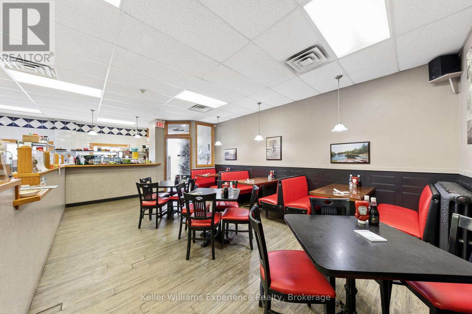 70 Main Street, Penetanguishene, Ontario  L9M 1T4 - Photo 4 - S13657786