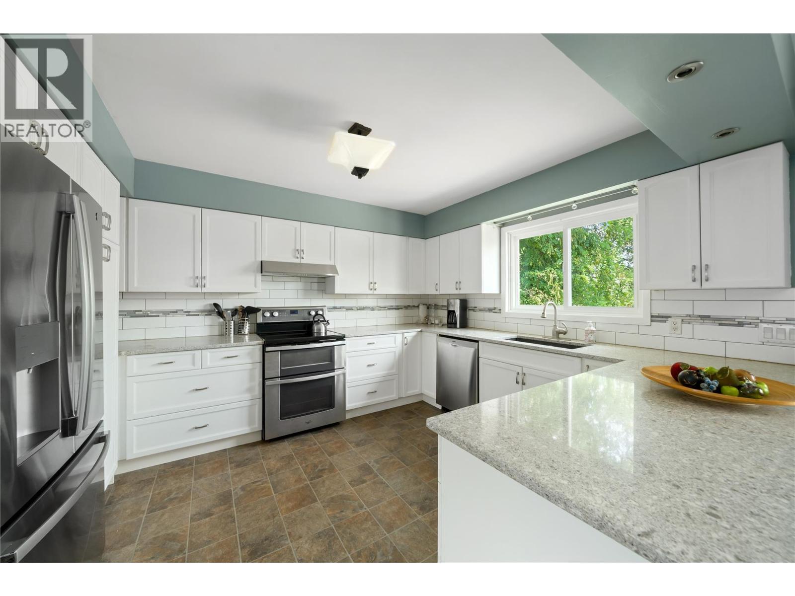 597 Binns Street, Trail, British Columbia  V1R 3L3 - Photo 2 - 10397271