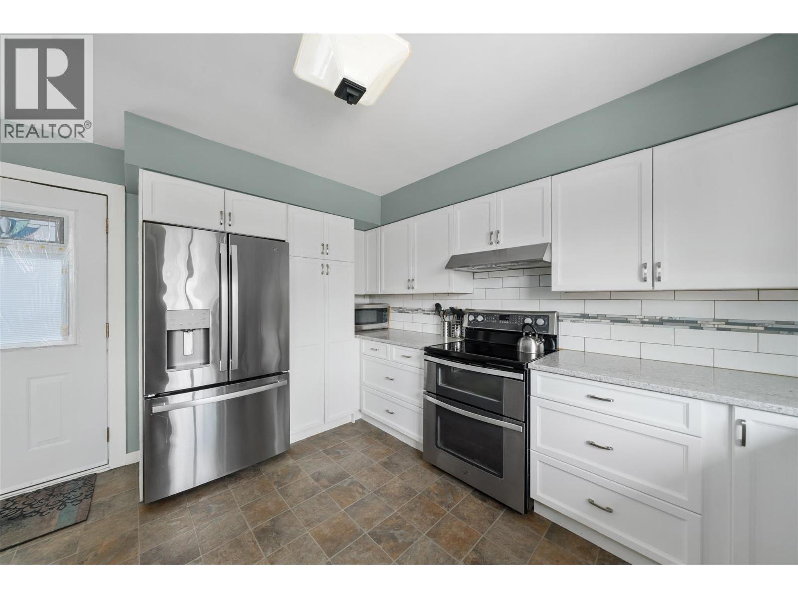597 Binns Street, Trail, British Columbia  V1R 3L3 - Photo 4 - 10397271