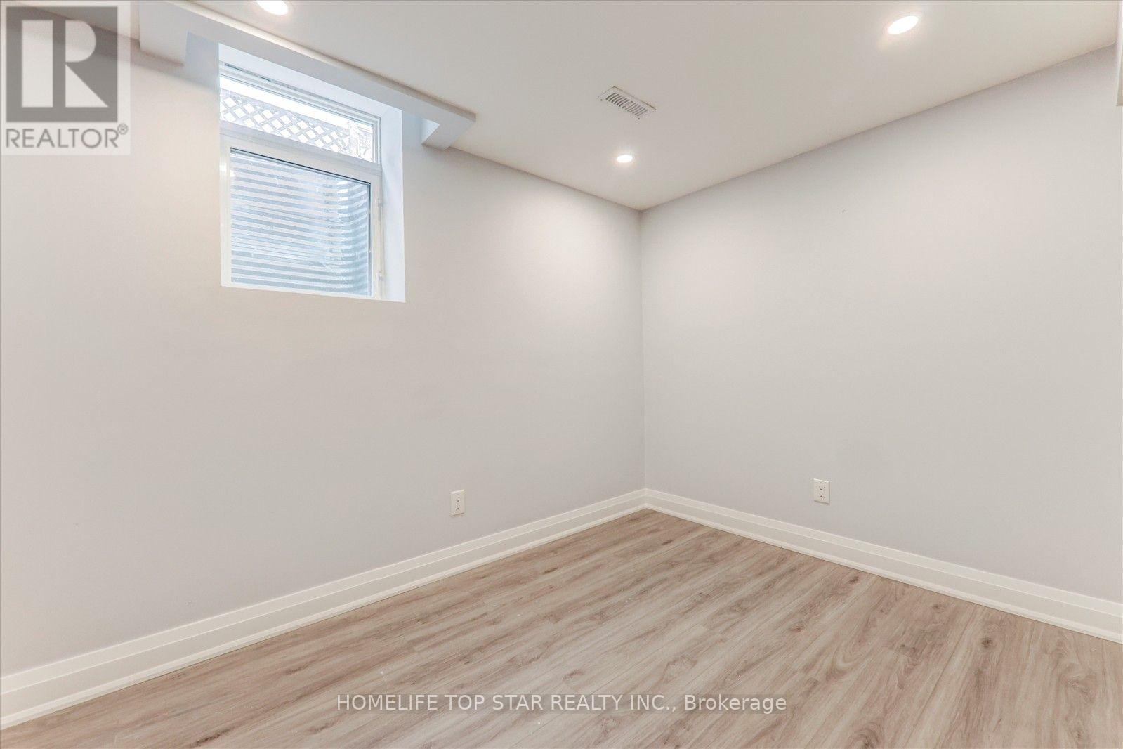 28 Willowbrook Drive, Whitby, Ontario  L1R 1S7 - Photo 4 - E13657810