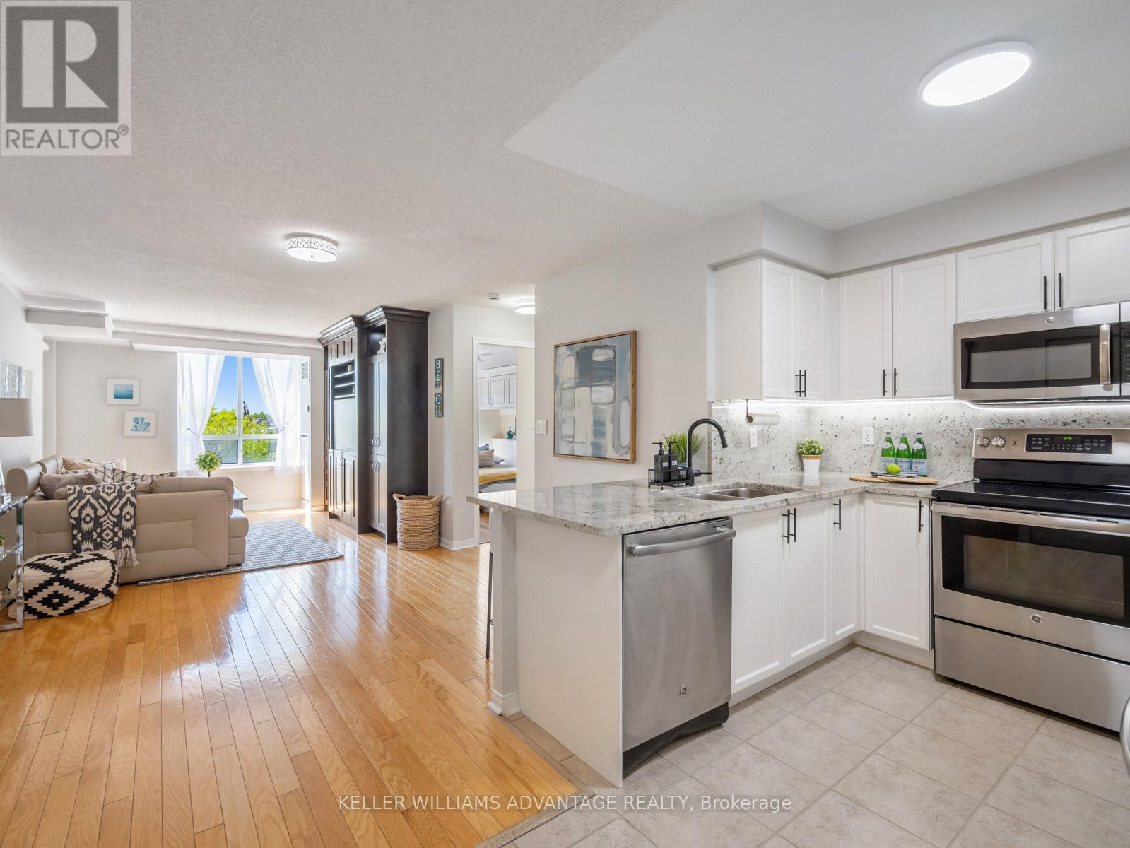 424 - 1733 Queen Street E, Toronto, Ontario  M4L 6S9 - Photo 4 - E13657868