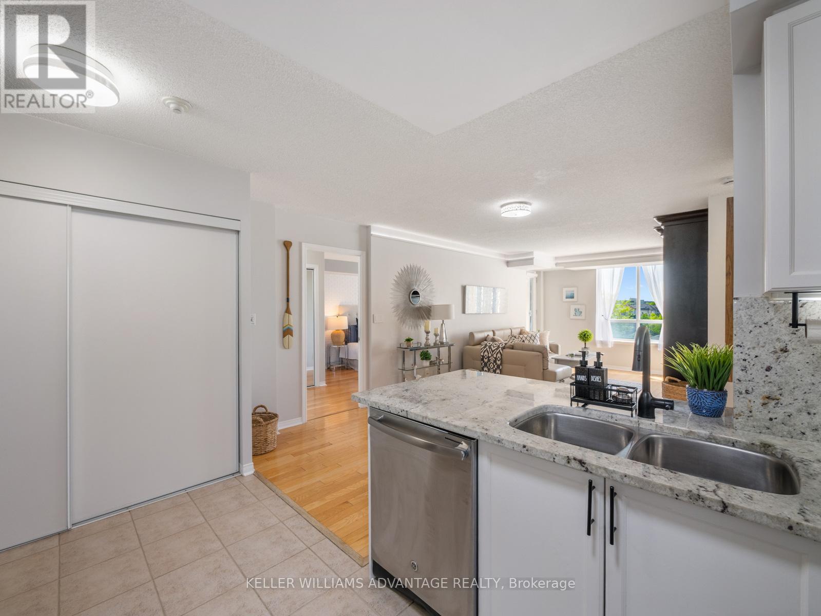 424 - 1733 Queen Street E, Toronto, Ontario  M4L 6S9 - Photo 7 - E13657868