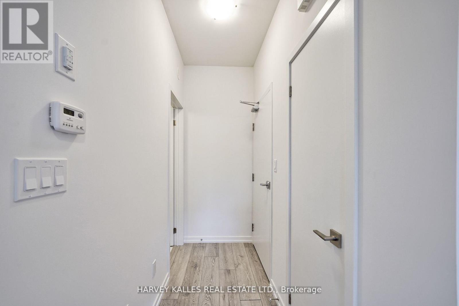 21 - 17 Lytham Green Circle, Newmarket, Ontario L3Y 0H4 - Photo 3 - N13657774
