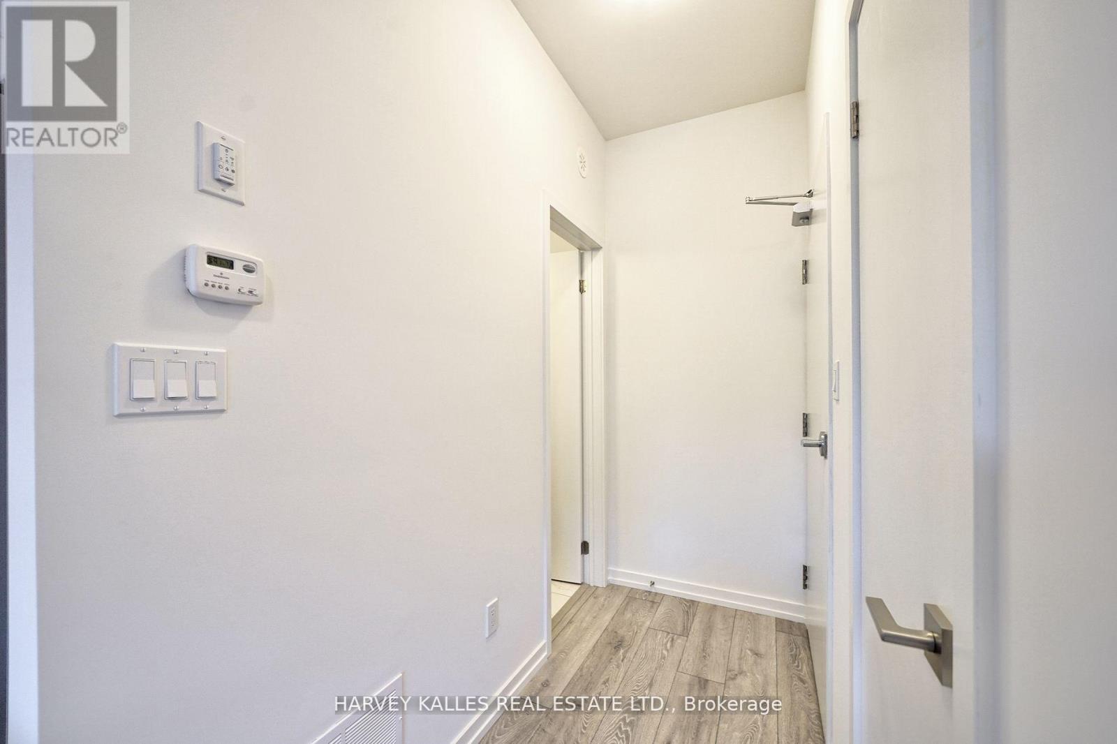 21 - 17 Lytham Green Circle, Newmarket, Ontario L3Y 0H4 - Photo 4 - N13657774