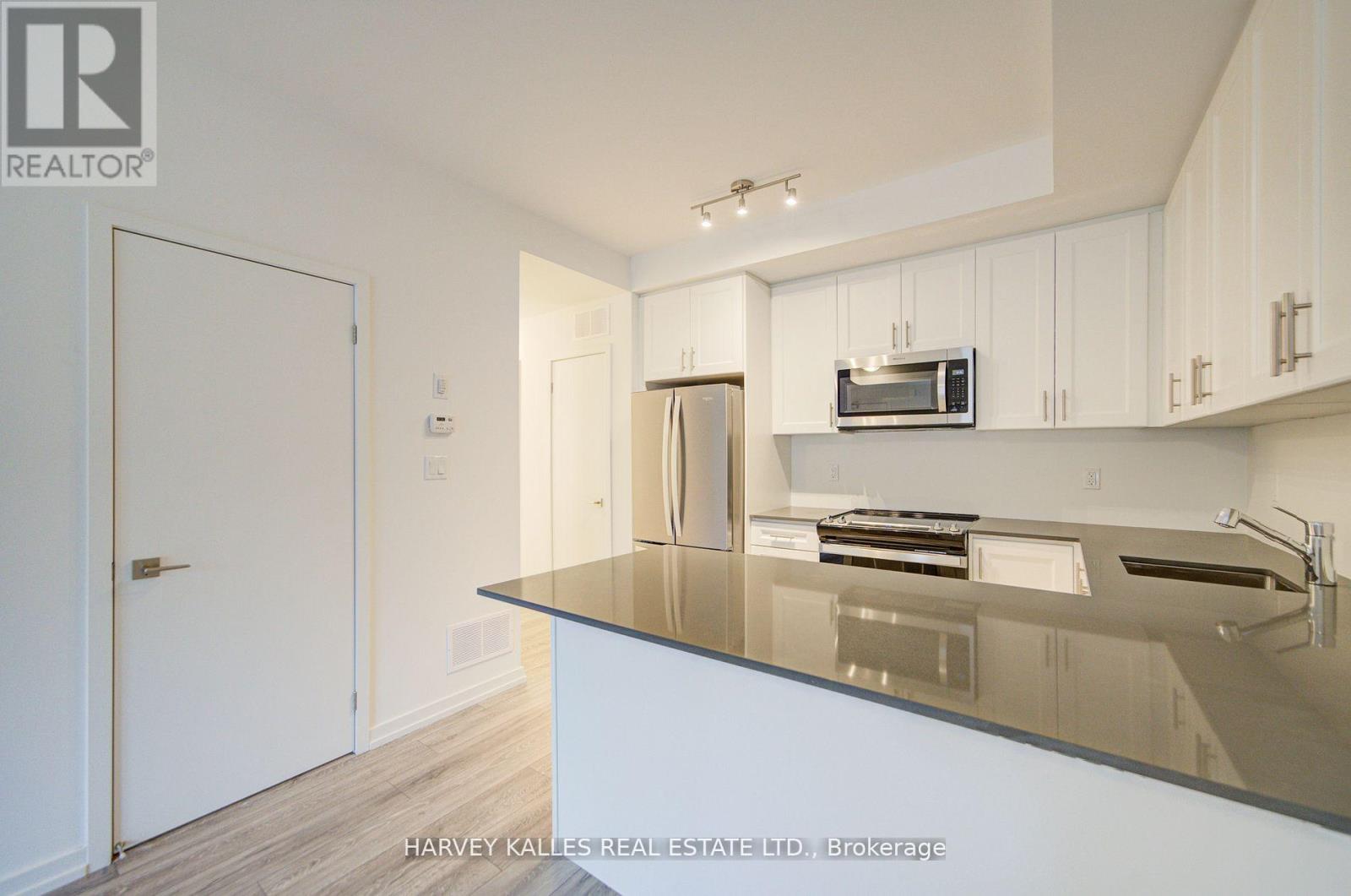28 - 18 Lytham Green Circle, Newmarket, Ontario L3Y 0H4 - Photo 11 - N13657794