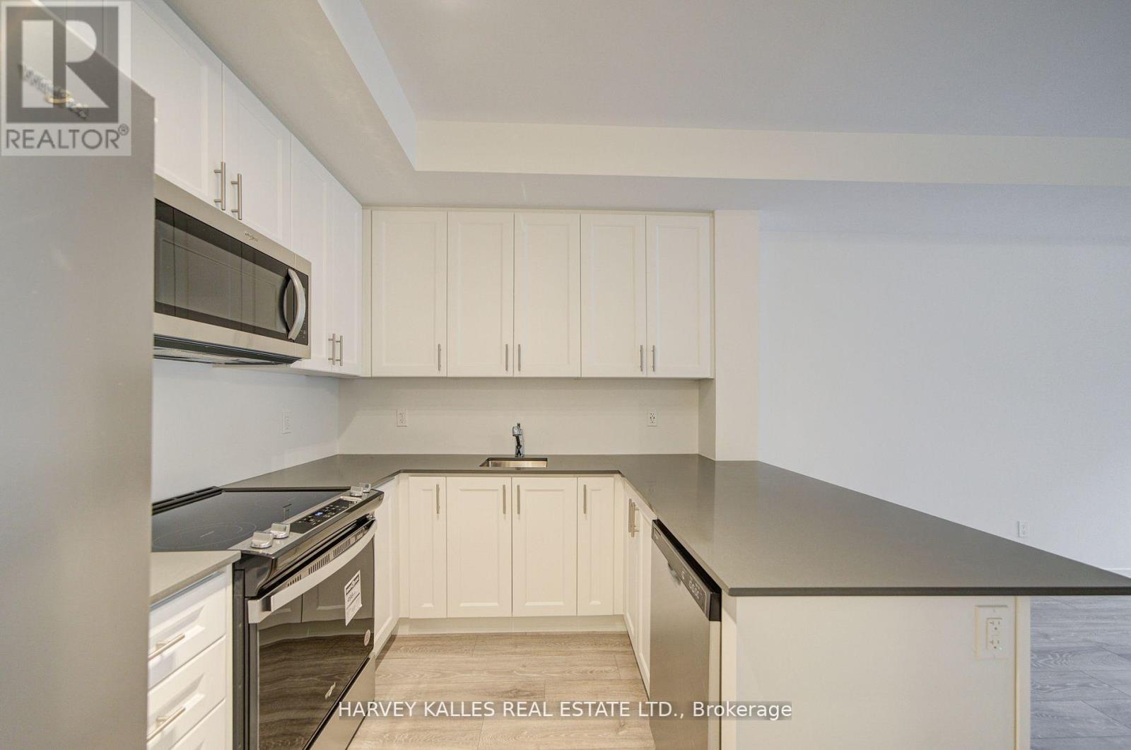 28 - 18 Lytham Green Circle, Newmarket, Ontario L3Y 0H4 - Photo 16 - N13657794
