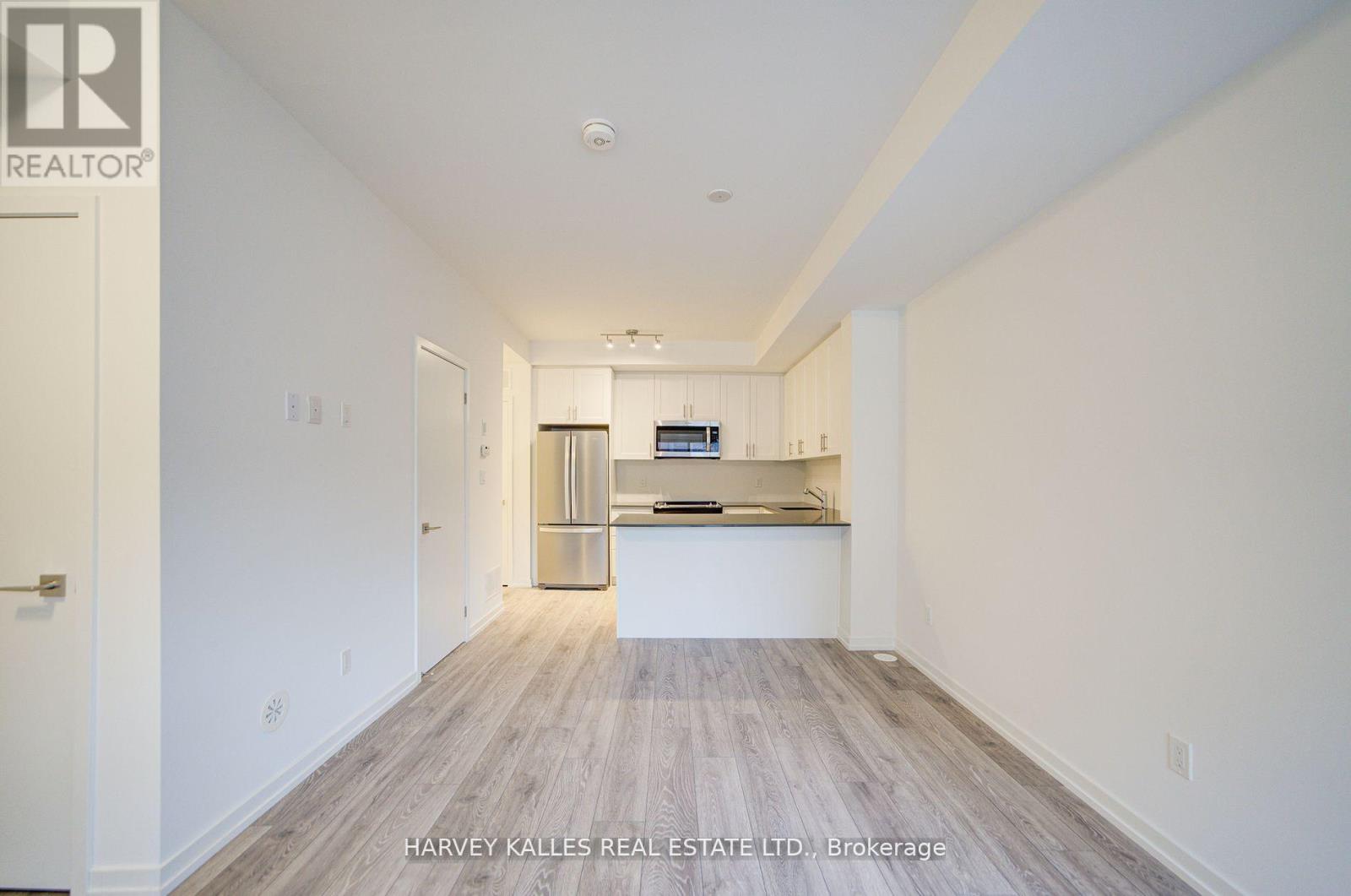 28 - 18 Lytham Green Circle, Newmarket, Ontario L3Y 0H4 - Photo 6 - N13657794