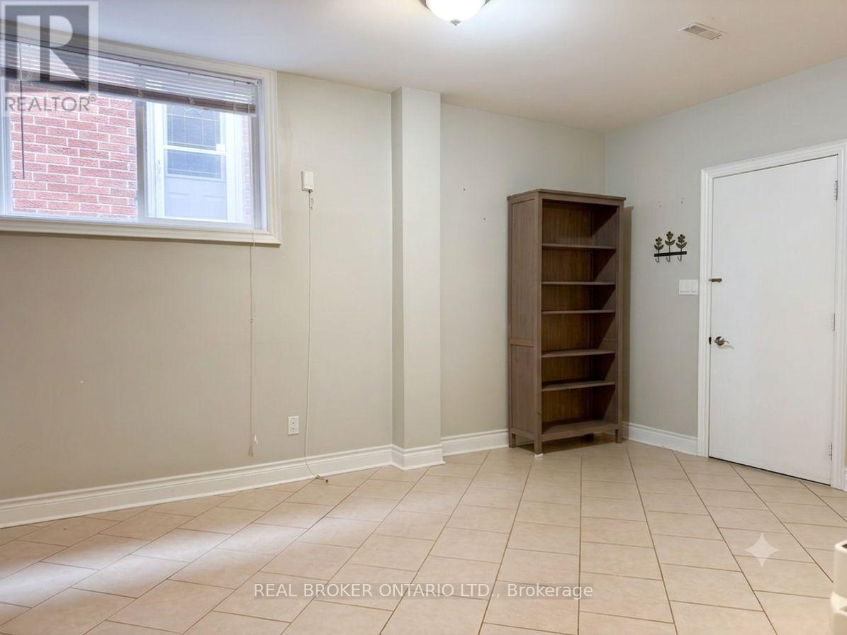 Lower - 5 Twinberry Crescent, Vaughan, Ontario  L4L 3X5 - Photo 4 - N13657808