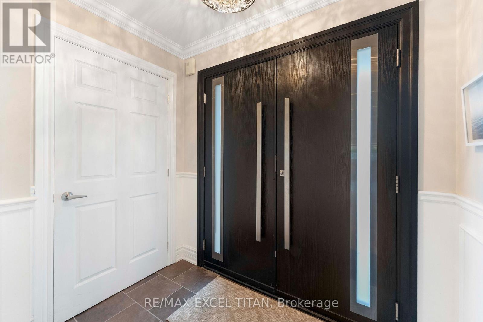 258 Glenway Circle, Newmarket, Ontario  L3Y 7S7 - Photo 4 - N13657838