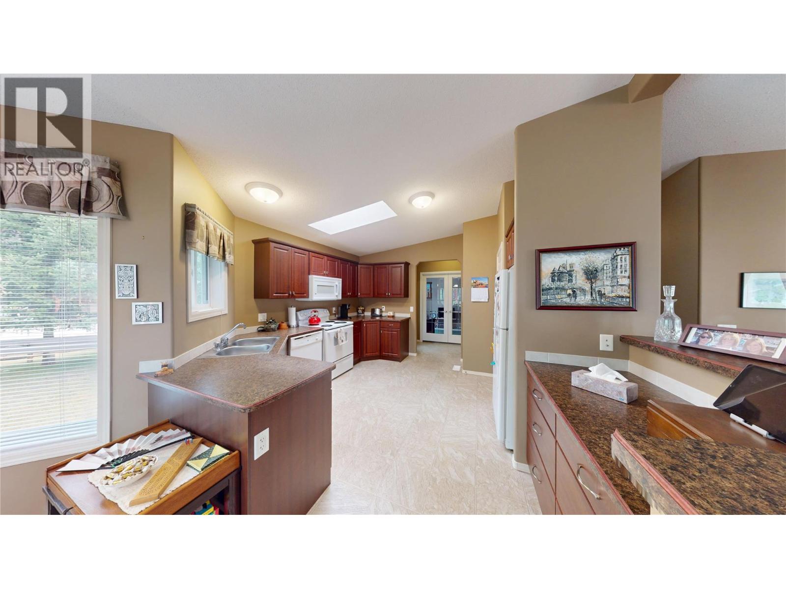 6311 Ash Road, Wasa, British Columbia  V0B 2K0 - Photo 9 - 10396955