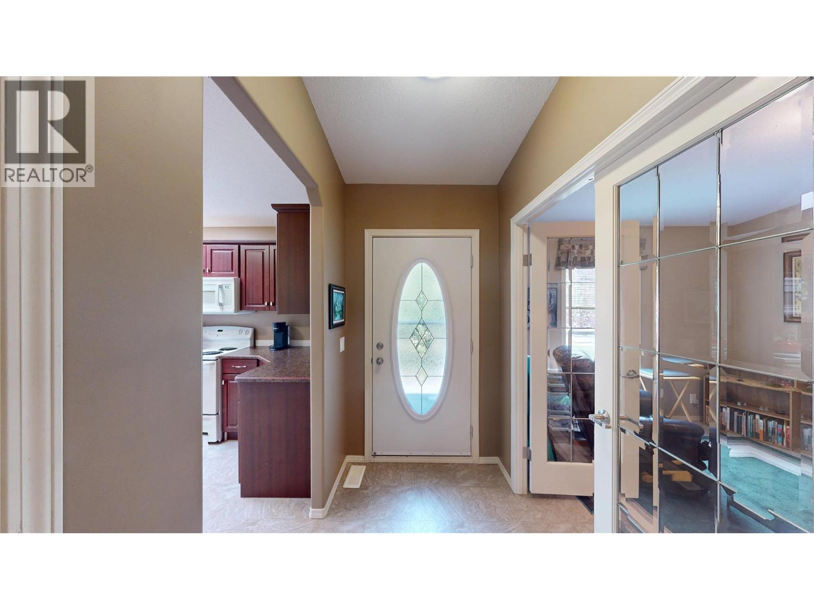 6311 Ash Road, Wasa, British Columbia  V0B 2K0 - Photo 5 - 10396955
