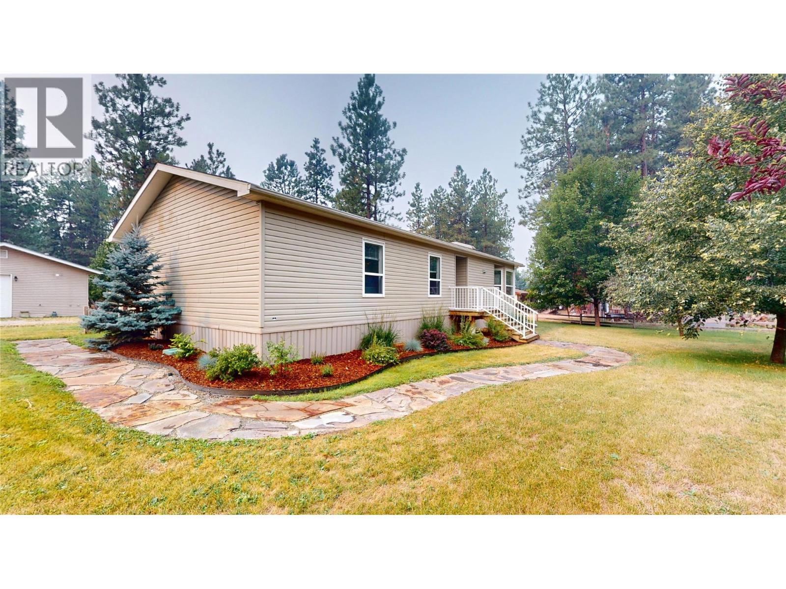 6311 Ash Road, Wasa, British Columbia  V0B 2K0 - Photo 2 - 10396955