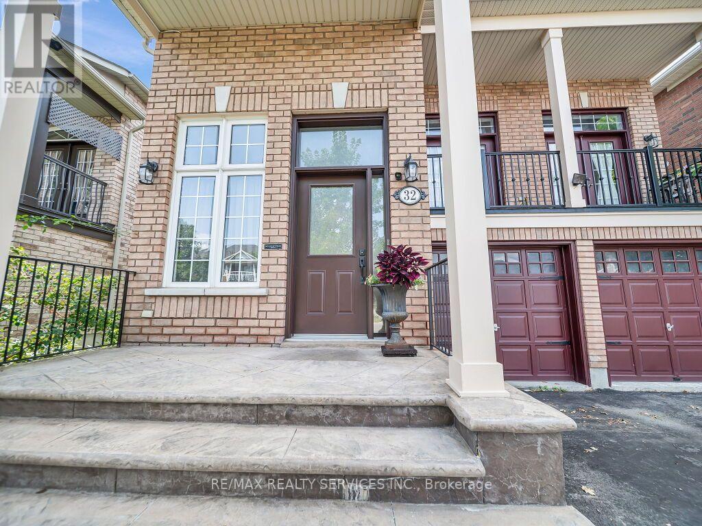 32 Brentcliff Drive, Brampton, Ontario  L7A 2N1 - Photo 5 - W13657908