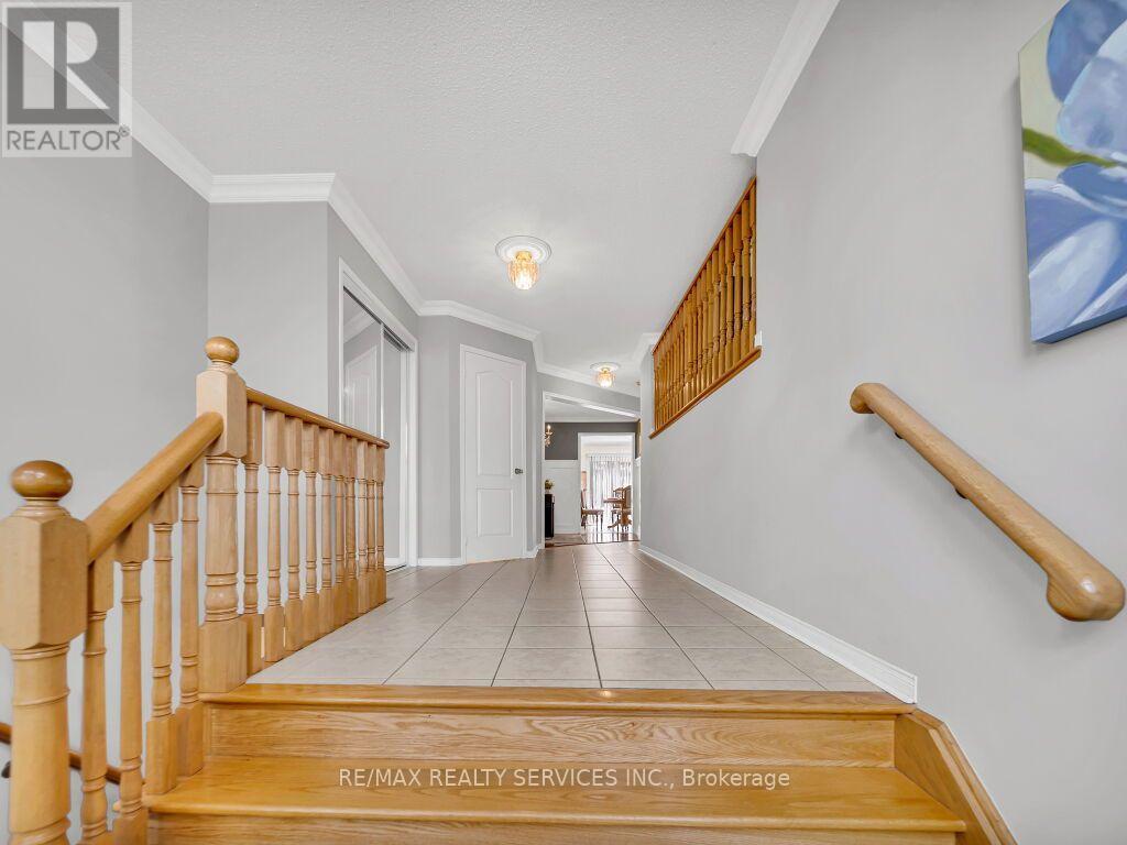 32 Brentcliff Drive, Brampton, Ontario  L7A 2N1 - Photo 6 - W13657908