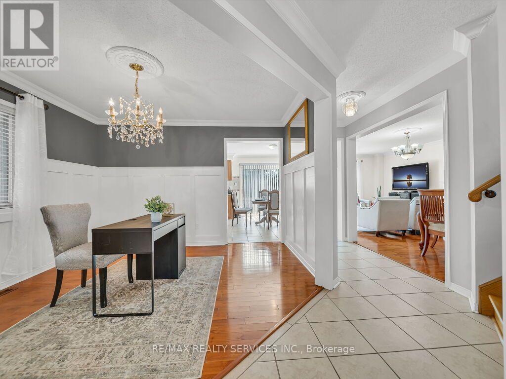 32 Brentcliff Drive, Brampton, Ontario  L7A 2N1 - Photo 8 - W13657908