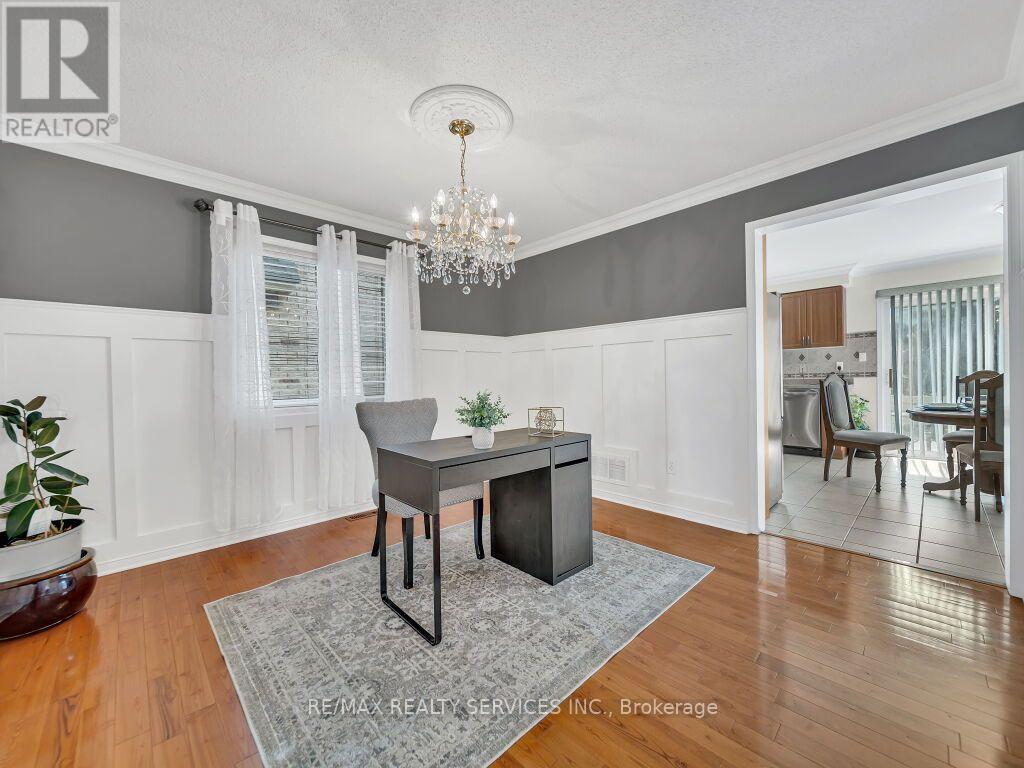 32 Brentcliff Drive, Brampton, Ontario  L7A 2N1 - Photo 9 - W13657908