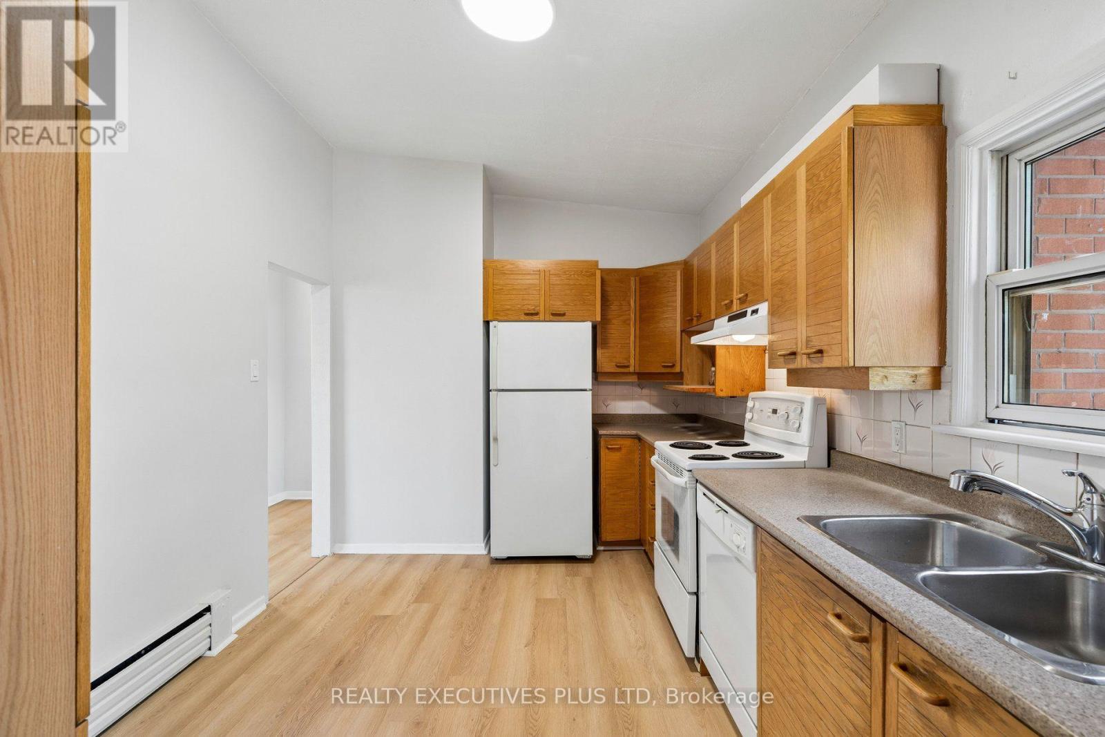 74 Calstock Drive, Toronto, Ontario  M9V 1H2 - Photo 17 - W13628480