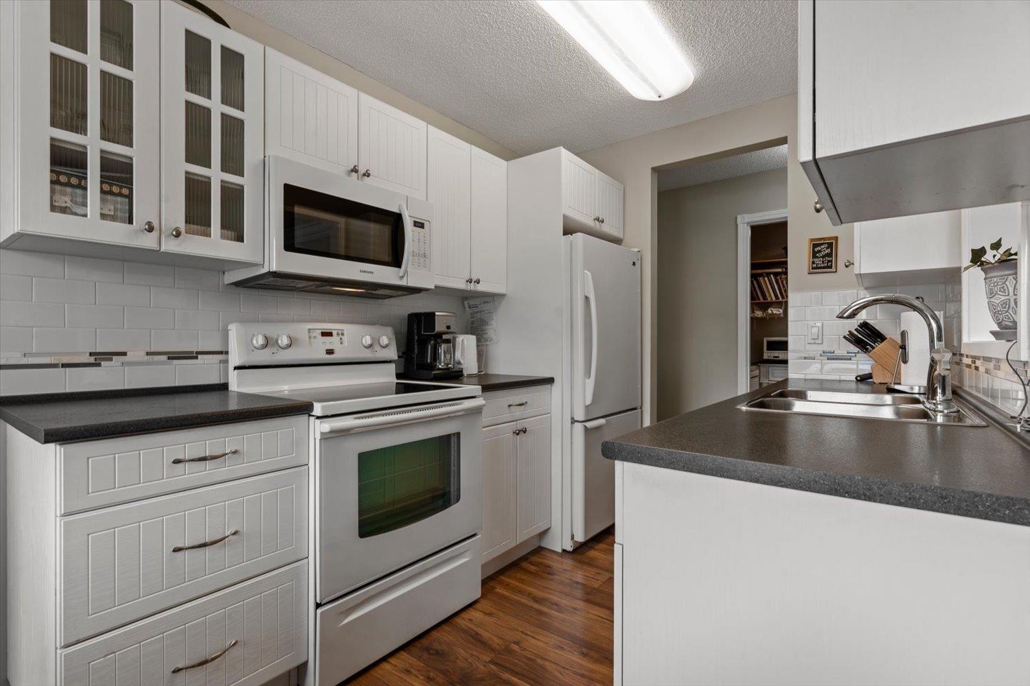 303 9425 Nowell Street, Chilliwack Proper East, Chilliwack, British Columbia  V2P 4X8 - Photo 3 - R3154085