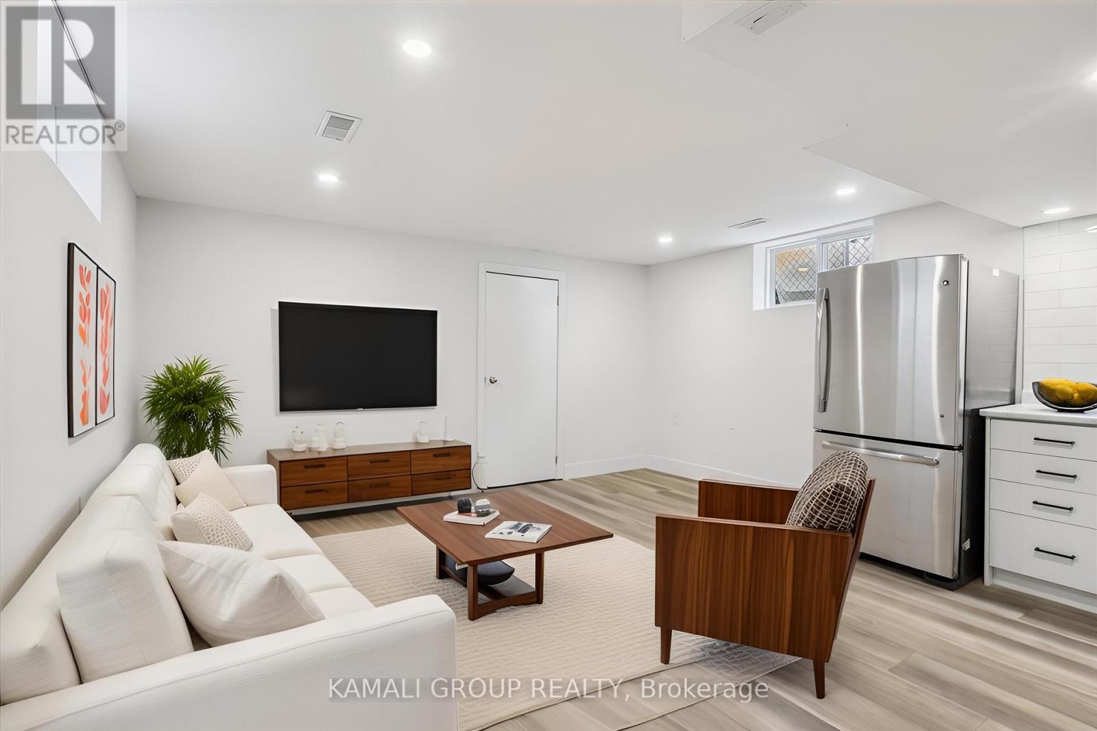 BSMT - 2027 BRAMPTON STREET, Hamilton, Ontario