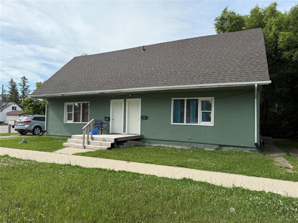 516 Pacific Avenue, Selkirk, Manitoba  R1A 0P4 - Photo 0 - 202619995