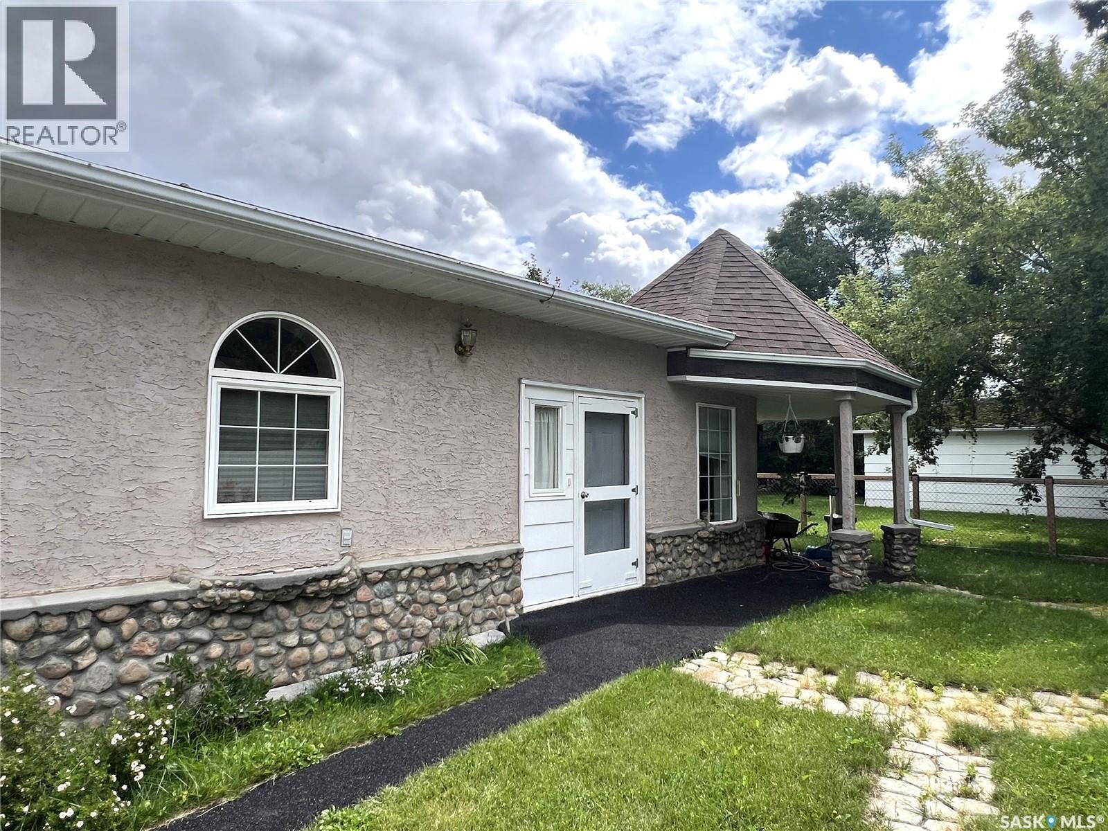 1 501 Centre Street, Meadow Lake, Saskatchewan S9X 1E5 - Photo 1 - SK045128