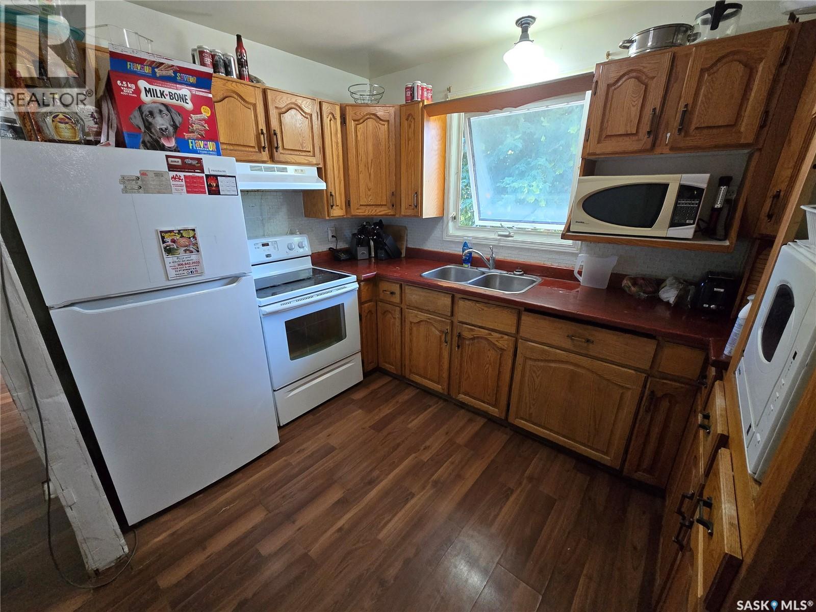 618 3rd Street Se, Weyburn, Saskatchewan  S4H 2E1 - Photo 10 - SK045123