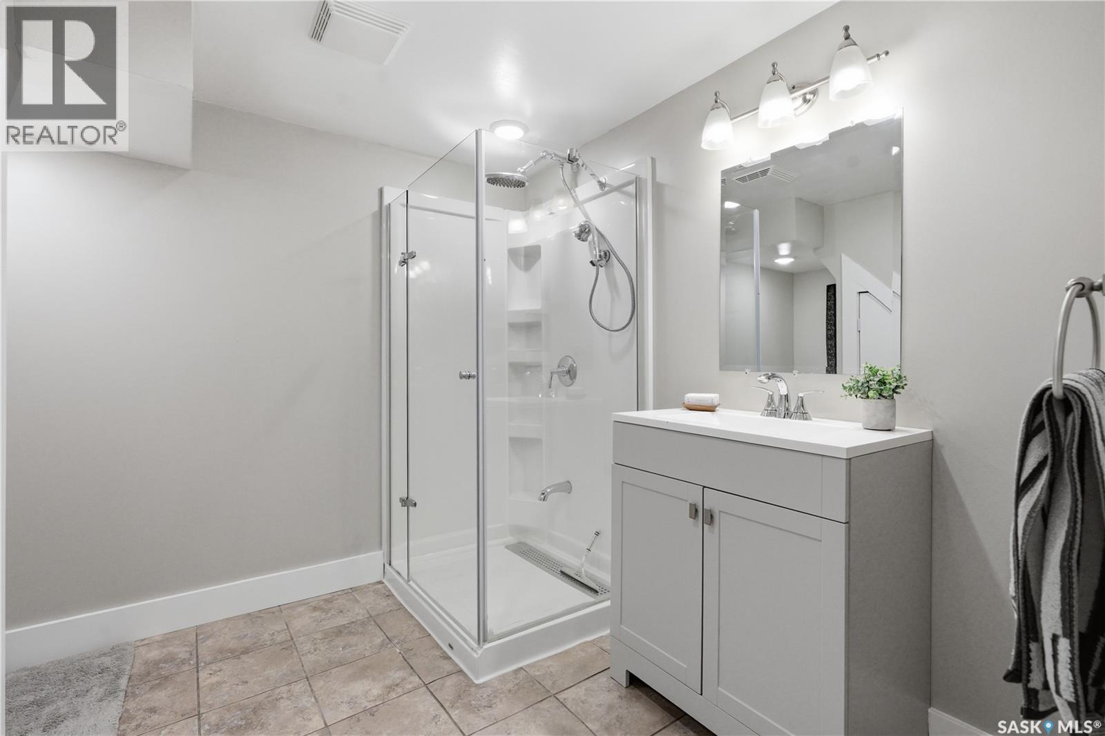 122 Montreal Avenue S, Saskatoon, Saskatchewan  S7M 3K8 - Photo 24 - SK045106