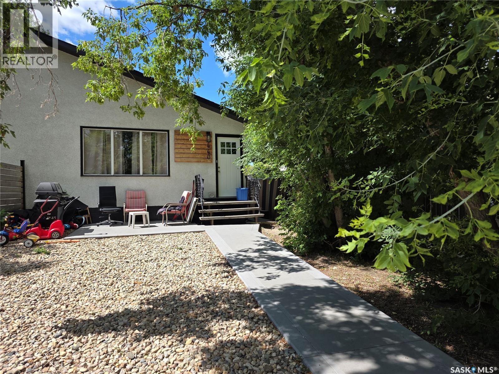 440-442 Connaught Street, Regina, Saskatchewan  S4R 4W9 - Photo 3 - SK045065
