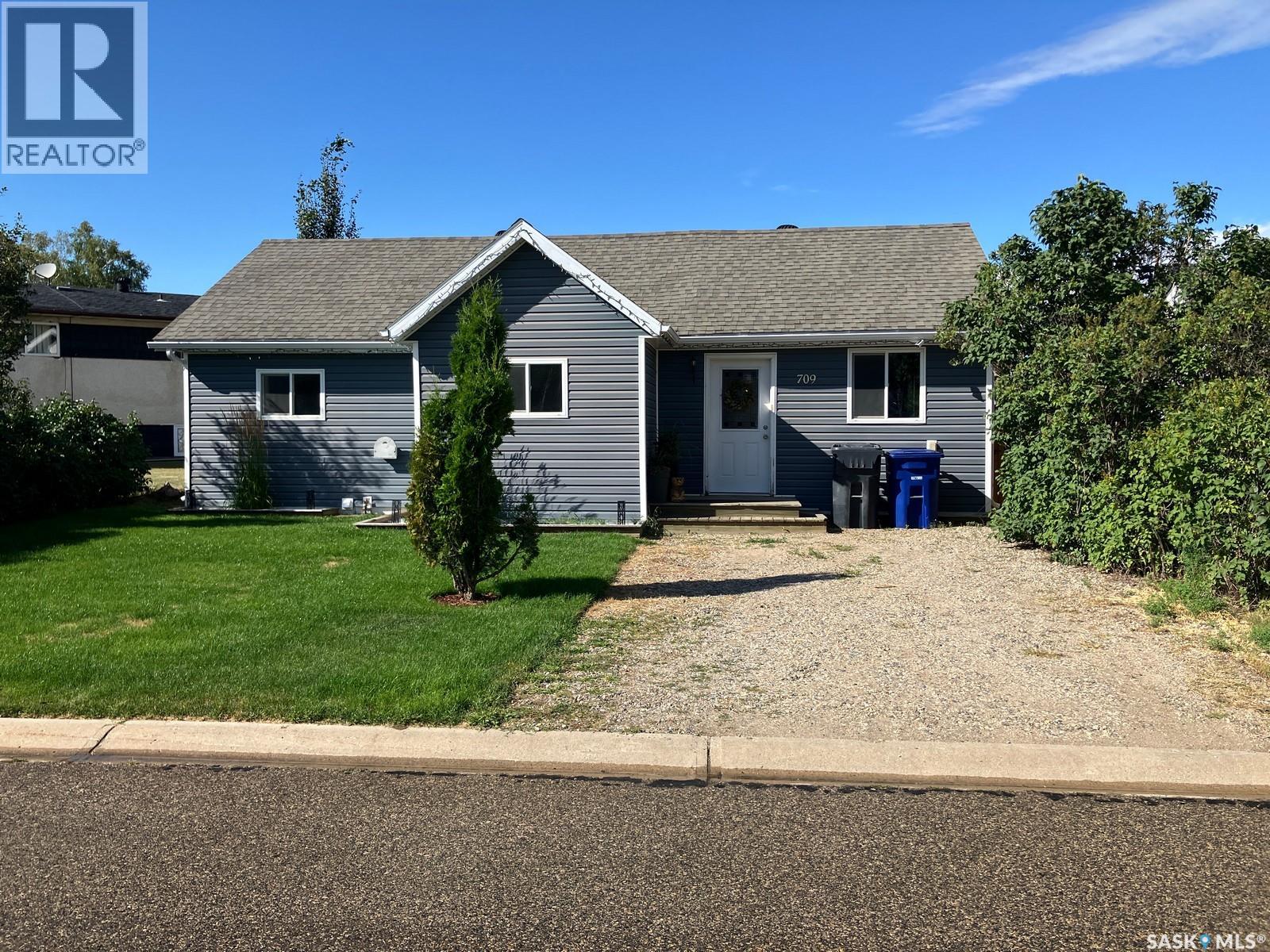 709 6th Avenue W, Nipawin, Saskatchewan  S0E 1E0 - Photo 33 - SK045045