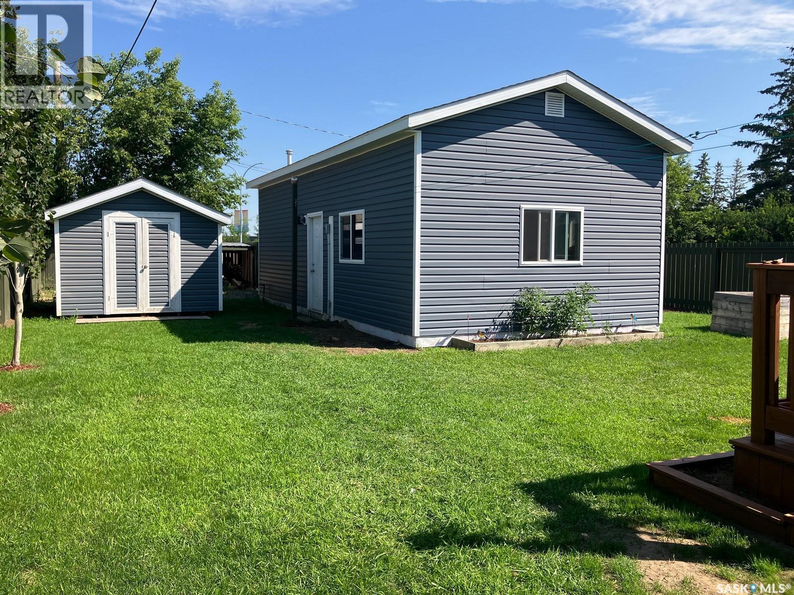 709 6th Avenue W, Nipawin, Saskatchewan  S0E 1E0 - Photo 4 - SK045045