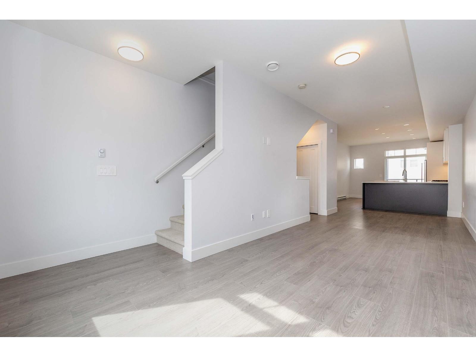 31 2070 Oak Meadows Drive, Surrey, British Columbia  V3Z 1J1 - Photo 4 - R3154049
