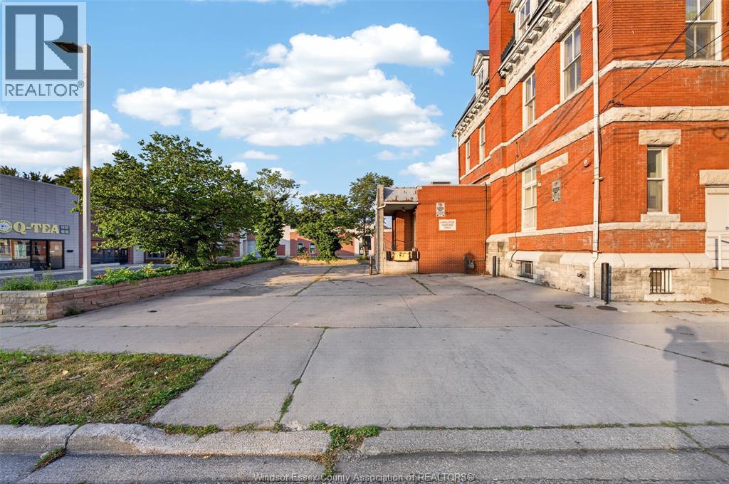 3201 Sandwich Street, Windsor, Ontario  N9C 1A9 - Photo 35 - 26019236