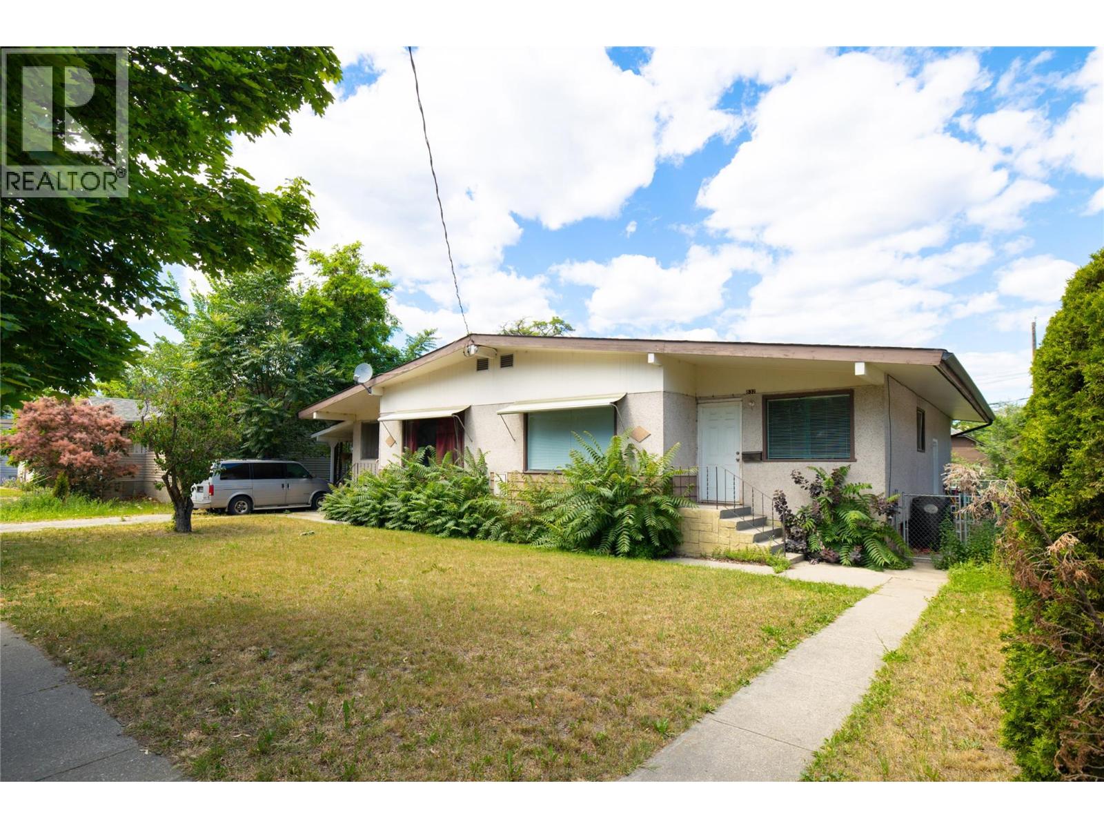 830-832 Leon Avenue, Kelowna, British Columbia  V1Y 6J8 - Photo 3 - 10391314