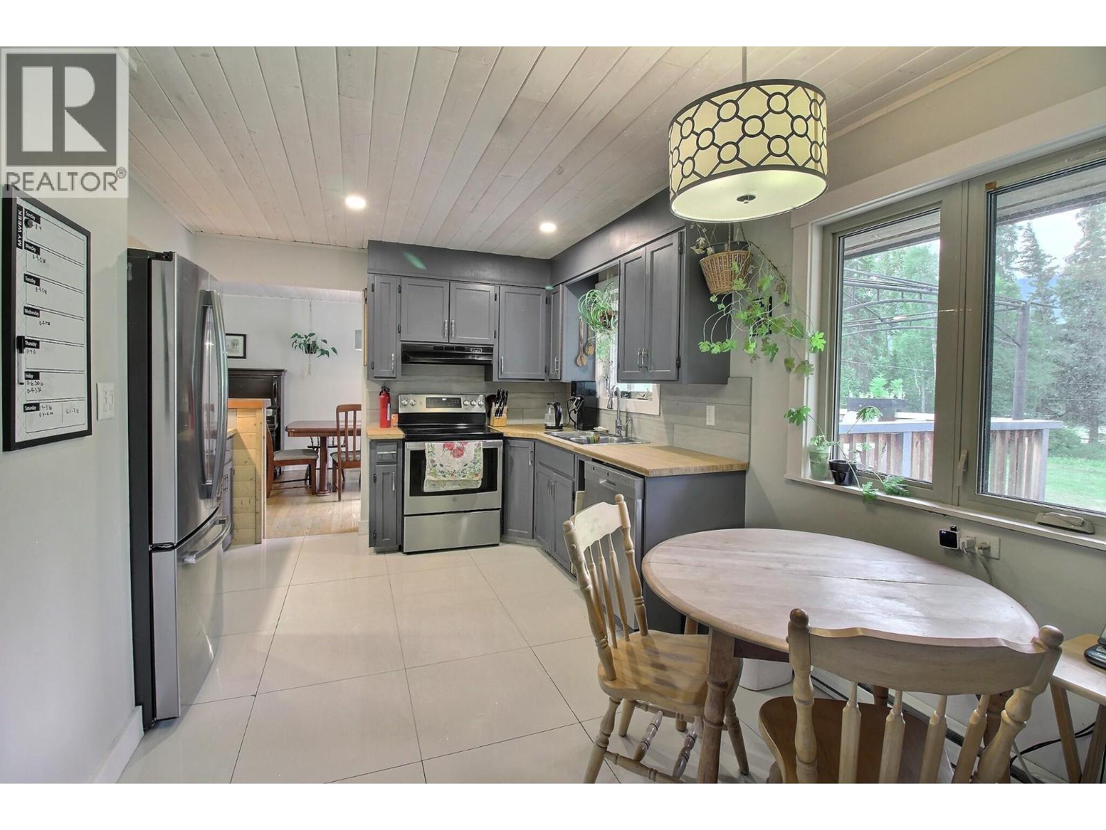 1242 Horse Creek Road S, Golden, British Columbia  V0A 1H7 - Photo 3 - 10395102