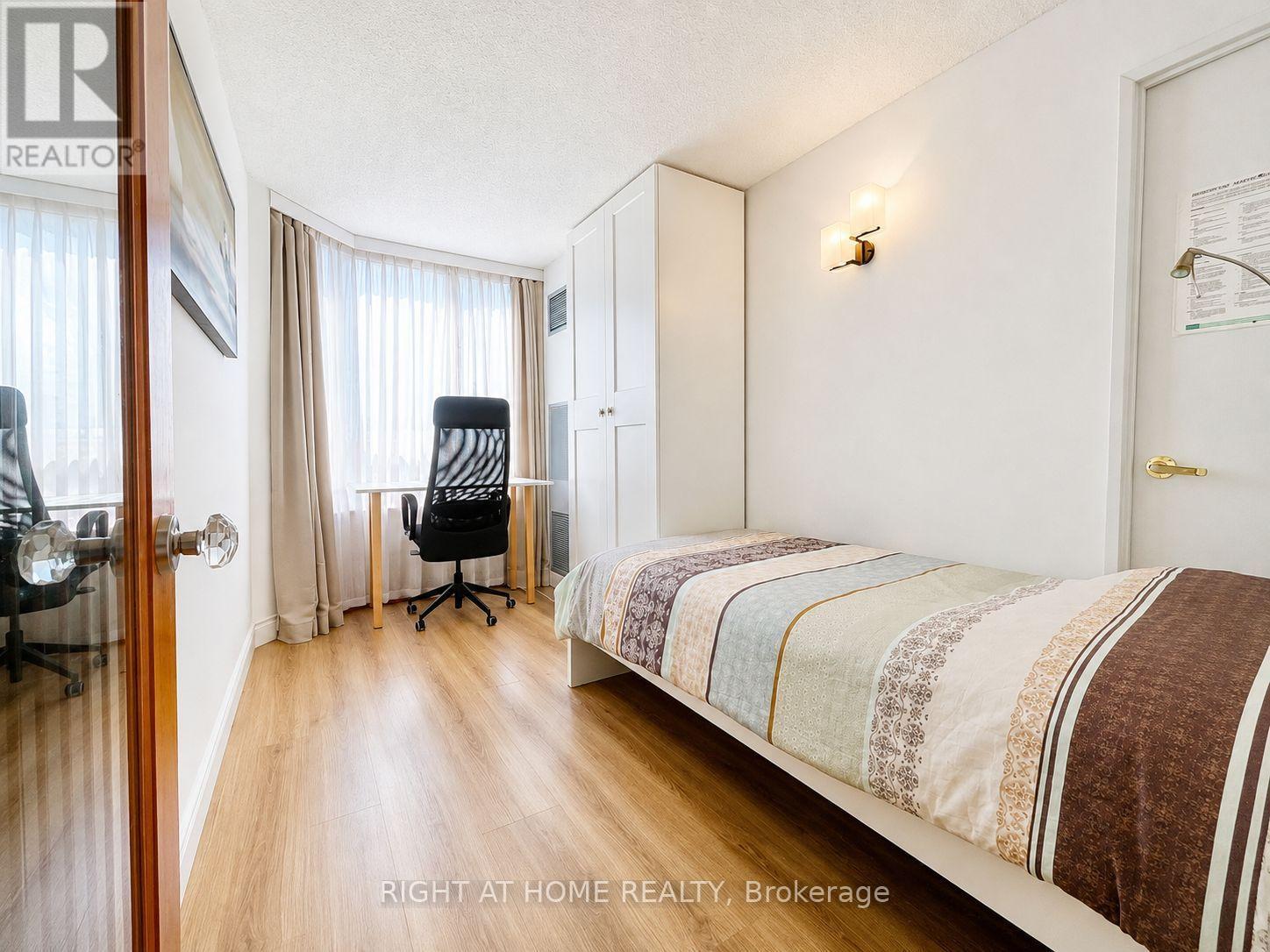 1001 - 25 Maitland Street W, Toronto, Ontario  M4Y 2W1 - Photo 10 - C13481992