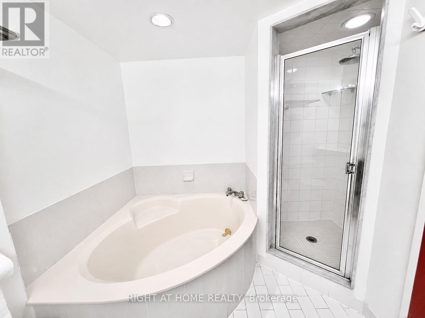 1001 - 25 Maitland Street W, Toronto, Ontario  M4Y 2W1 - Photo 14 - C13481992