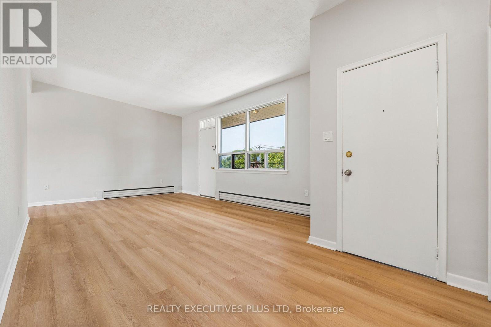 74 Calstock Drive, Toronto, Ontario  M9V 1H2 - Photo 6 - W13628480