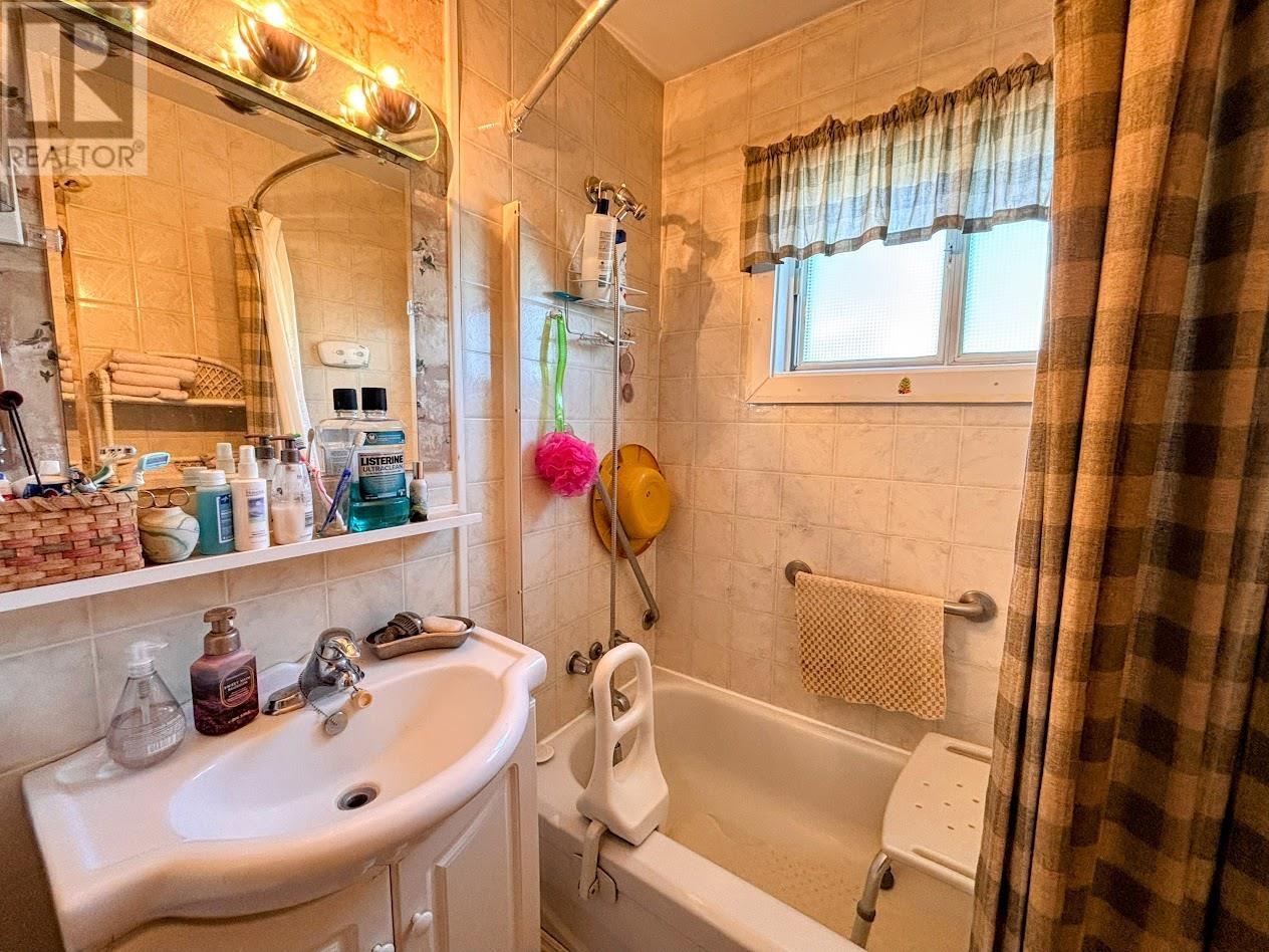 9 Swallow Dr, Manitouwadge, Ontario  P0T 2C0 - Photo 15 - TB2601150