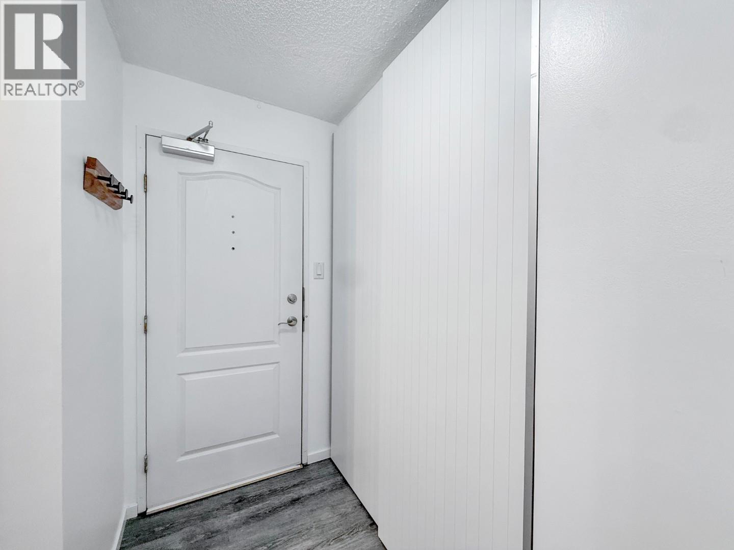 905 2016 FULLERTON AVENUE, North Vancouver, British Columbia