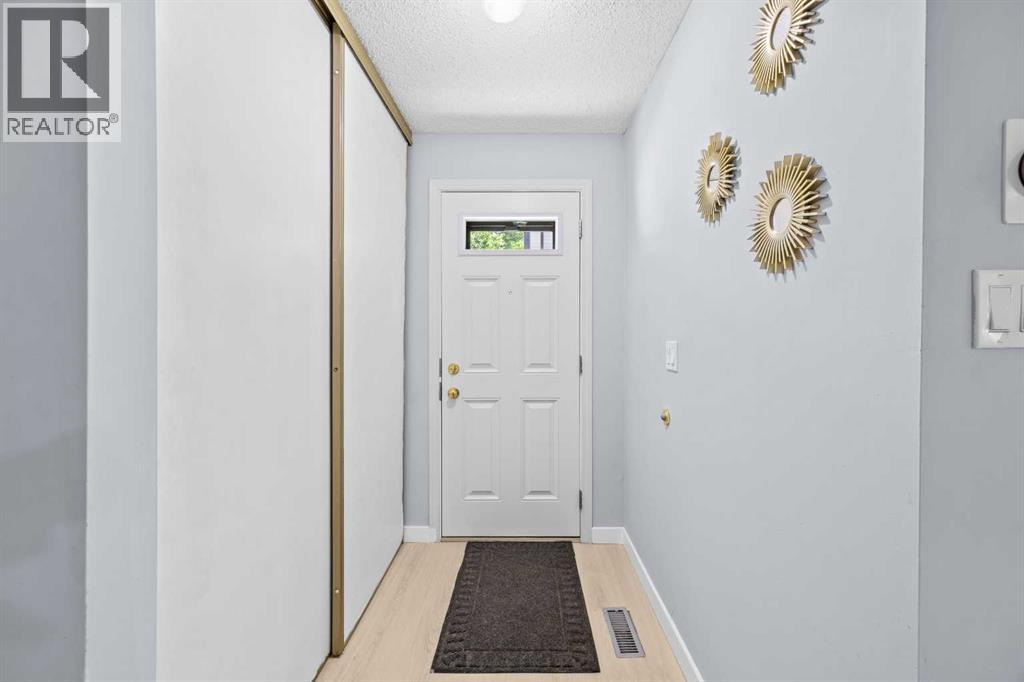 16, 115 Bergen Road NW, Calgary, Alberta