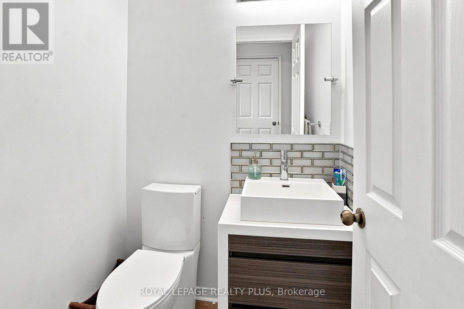 2333 Sutton Drive, Burlington, Ontario  L7L 6Y9 - Photo 23 - W13557874