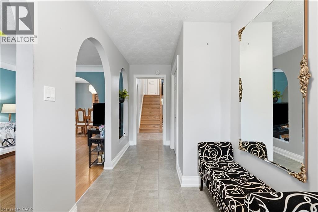 377 Carson Drive, Hamilton, Ontario  L8T 4T8 - Photo 4 - 40853889